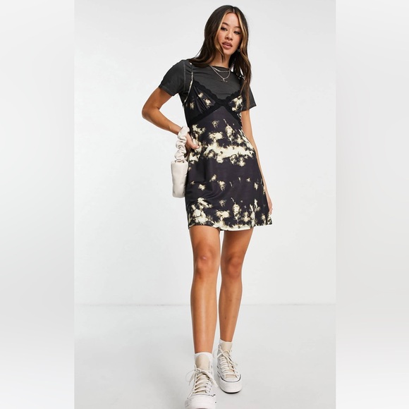 ASOS DESIGN 2 in 1 grunge tie dye mini dress with lace trim - Picture 1 of 4